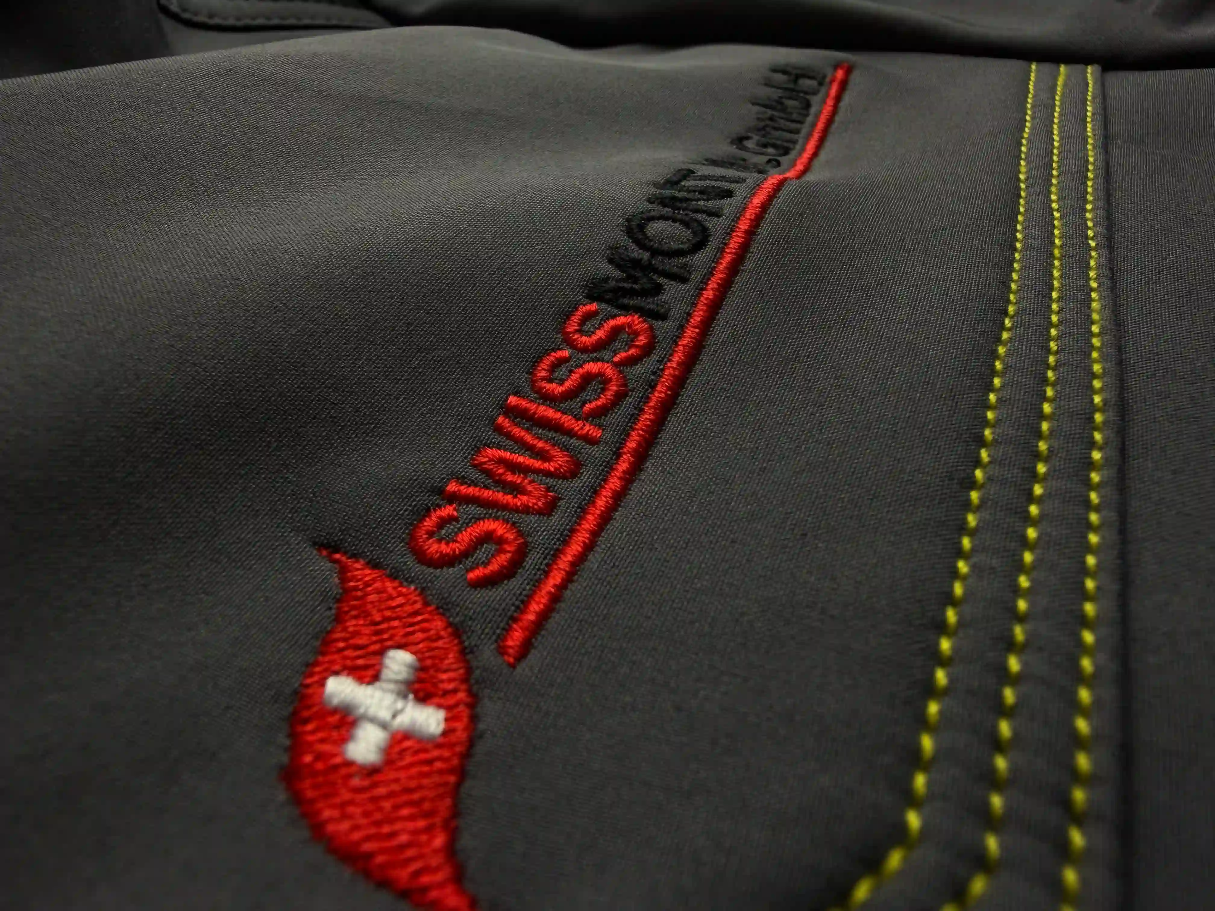 Softshellová bunda s výšivkou